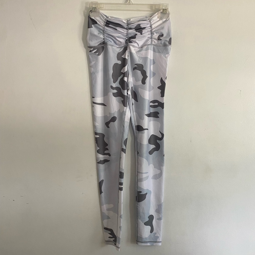Amazon camouflage leggings, size small, super stretchy